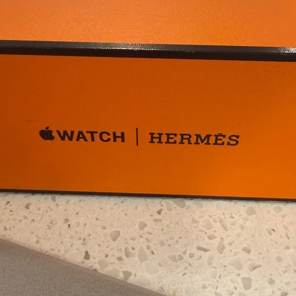 Hermès Apple Watch NEW - Picture 2 of 6
